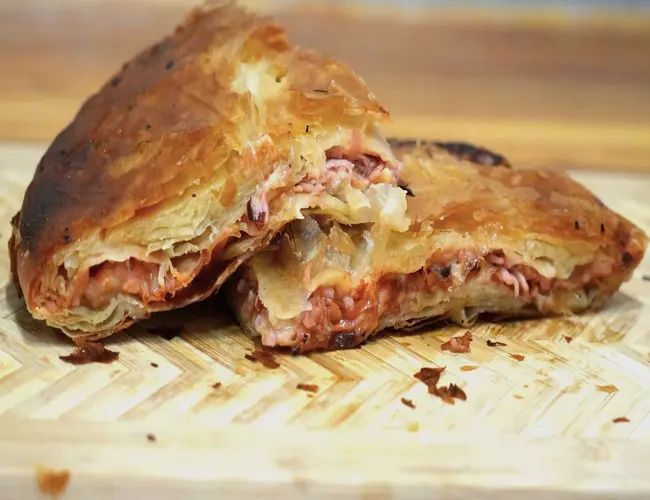 Burek sa pizzom