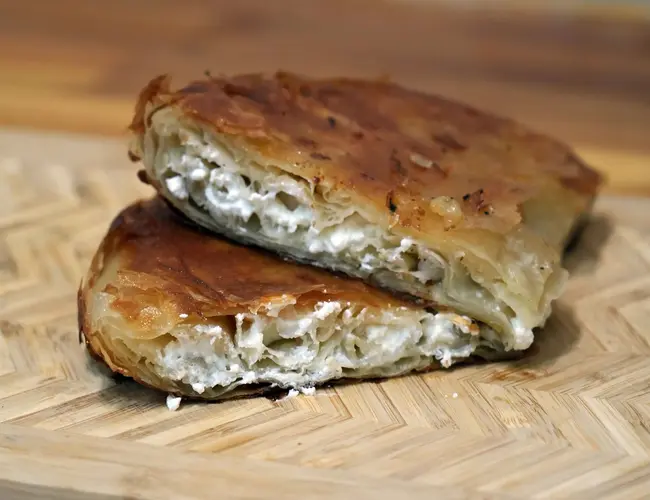 Burek sa sirom
