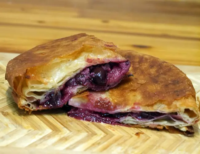 Burek sa višnjom