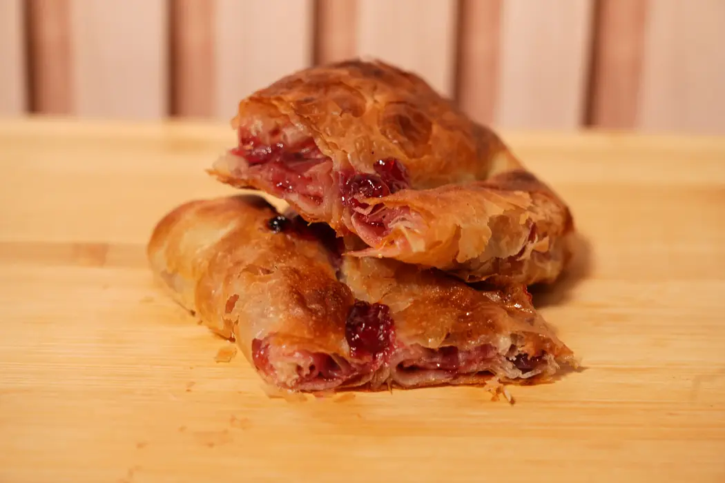 Pita sa višnjama presek